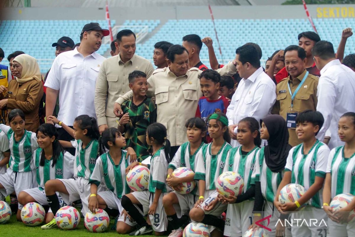 Presiden Prabowo Subianto Inaugurates 17 FIFA-Standard Stadiums in Indonesia