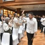 Teddy Seskab Mobilisasi Pegawai Setkab untuk Dukung Timnas Hadapi China
