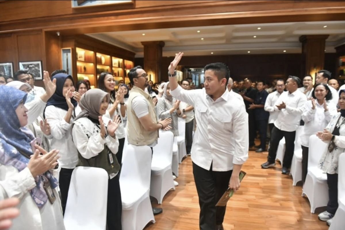 Teddy Seskab Mobilisasi Pegawai Setkab untuk Dukung Timnas Hadapi China