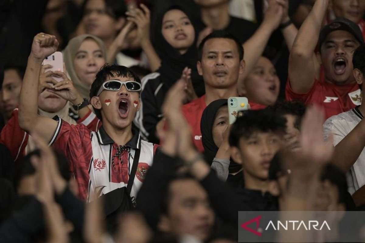 Tentu! Berikut adalah beberapa alternatif judul untuk "God Bless dan Judika Bakar Semangat Penggemar Indonesia":

1. "God Bless dan Judika: Menyalakan Api Semangat Penggemar Tanah Air"
2. "Semangat Membara: God Bless Dipadukan dengan Judika untuk Penggemar Indonesia"
3. "God Bless Bersama Judika: Merayakan Semangat Penggemar Indonesia"
4. "Satu Suara, Satu Semangat: God Bless dan Judika Menggetarkan Hati Penggemar"
5. "Api Semangat Indonesia: God Bless dan Judika Hadir Menggugah Jiwa"
6. "Judika dan God Bless: Kolaborasi yang Menginspirasi Penggemar Indonesia"

Semoga alternatif judul-judul ini sesuai dengan yang Anda inginkan!