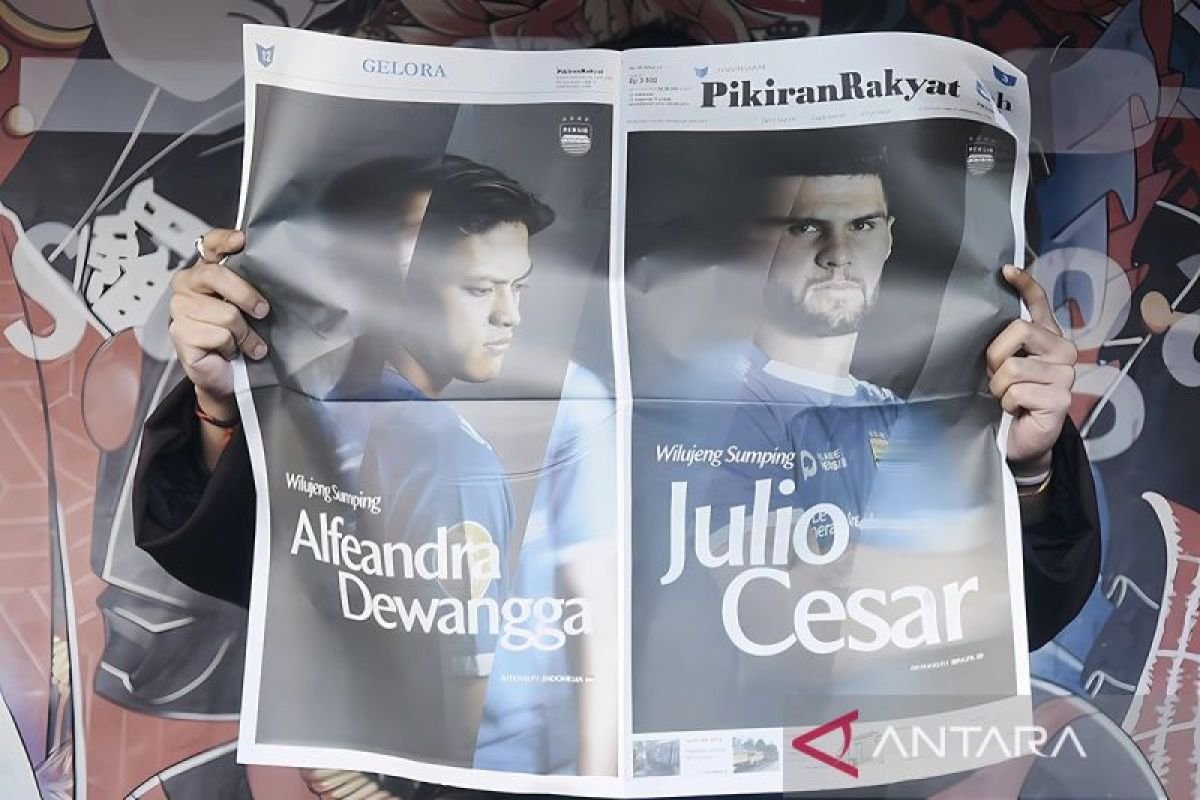Tentu! Berikut beberapa alternatif judul untuk "Persib Rekrut Julio Cesar untuk Perkuat Lini Belakang":

1. "Persib Datangkan Julio Cesar untuk Memperkuat Sektor Pertahanan"
2. "Julio Cesar Resmi Bergabung dengan Persib, Perkuat Pertahanan Tim"
3. "Persib Perkuat Lini Belakangnya dengan Rekrutmen Julio Cesar"
4. "Rekrut Julio Cesar, Persib Tingkatkan Kekuatan Lini Belakang"
5. "Julio Cesar Gabung Persib: Solusi untuk Memperkokoh Lini Pertahanan"

Semoga salah satu dari judul ini sesuai dengan yang Anda butuhkan!