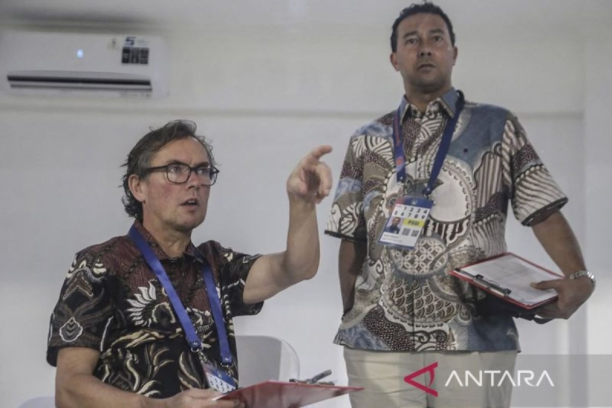 Alex Pastoor Tak Terkejut Diberhentikan oleh PSSI