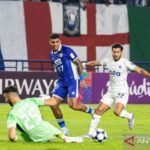 Sure! Here are some alternative title suggestions for "Berguinho Siap Berkontribusi Ketika Hadapi Selangor":

1. "Berguinho Siap Menjadi Kunci Saat Melawan Selangor"
2. "Berguinho Siap Tampil Gemilang Lawan Selangor"
3. "Berguinho Bersiap Memberikan Performa Terbaik di Pertandingan Melawan Selangor"
4. "Berguinho: Siap Menunjukkan Kemampuannya Saat Hadapi Selangor"
5. "Berguinho Siap Beraksi untuk Tim Menghadapi Selangor"
6. "Berguinho Bersiap Berkontribusi Dalam Duel Melawan Selangor"
7. "Kesiapan Berguinho Menjelang Pertandingan Melawan Selangor"
8. "Berguinho Optimis Berikan Dampak Positif Saat Hadapi Selangor"

Feel free to mix and match or modify these suggestions further!