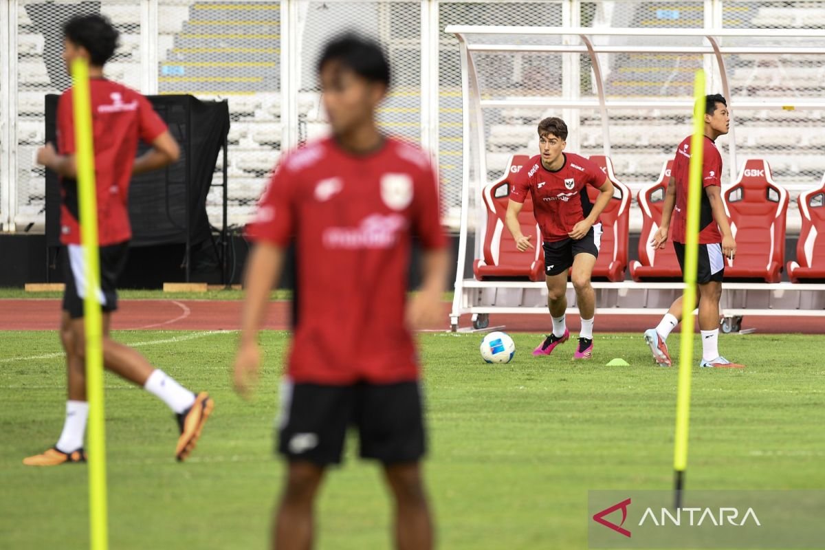 Tentunya! Berikut adalah beberapa alternatif judul untuk pernyataan Mauro Zijlstra mengenai keinginannya untuk bermain di SEA Games:

1. "Mauro Zijlstra Ungkapkan Niatnya untuk Berpartisipasi di SEA Games"
2. "Zijlstra Berharap Dapat Kesempatan Tampil di SEA Games"
3. "Mauro Zijlstra Ingin Ikut Meramaikan SEA Games"
4. "Pemain Timnas: Mauro Zijlstra Menyatakan Keinginan Main di SEA Games"
5. "Zijlstra: 'Saya Berambisi untuk Tampil di SEA Games'"

Silakan pilih yang paling sesuai atau gunakan sebagai inspirasi!